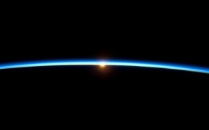 Thin_Line_of_Earth's_Atmosphere_and_the_Setting_Sun
